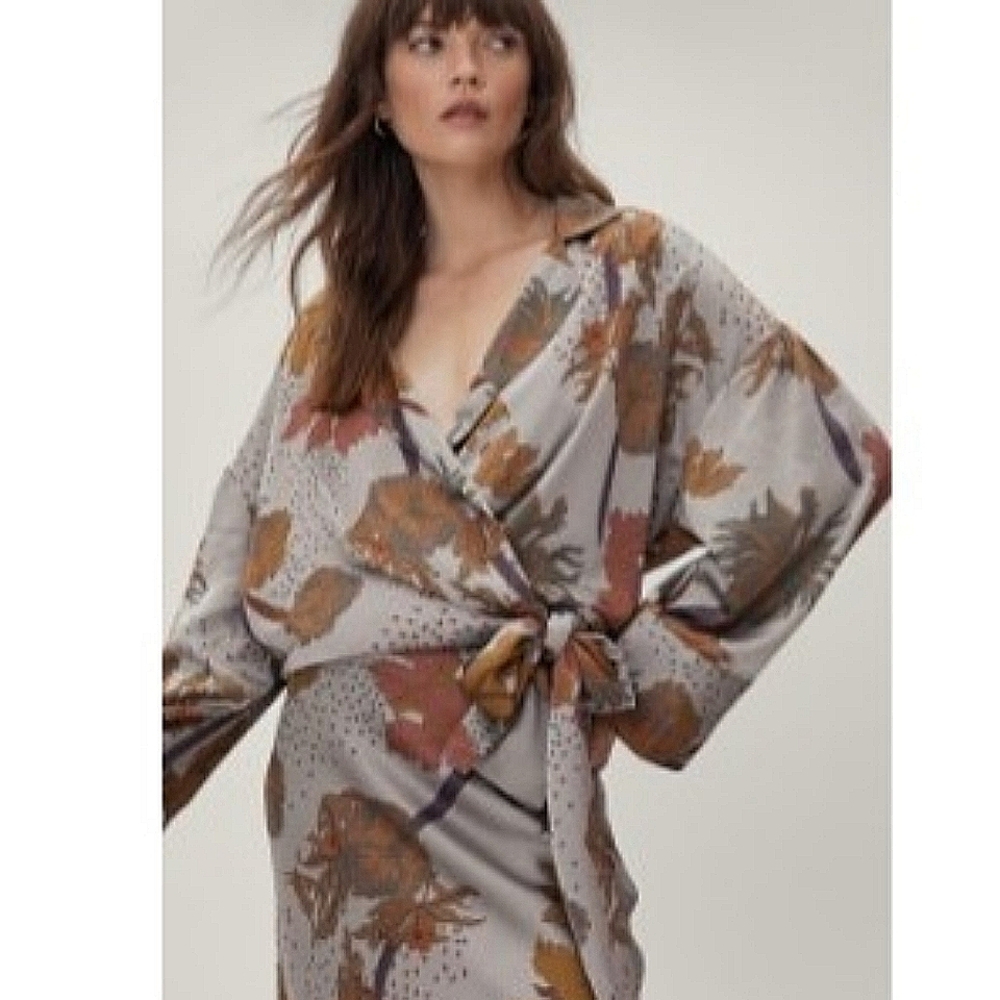 NASTY GAL Grey Silver Floral Print Pajama Office Silk Wrap Top 6